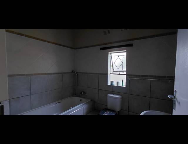 3 BEDROOM FREESTANDING TO LET IN ROODEKOP
